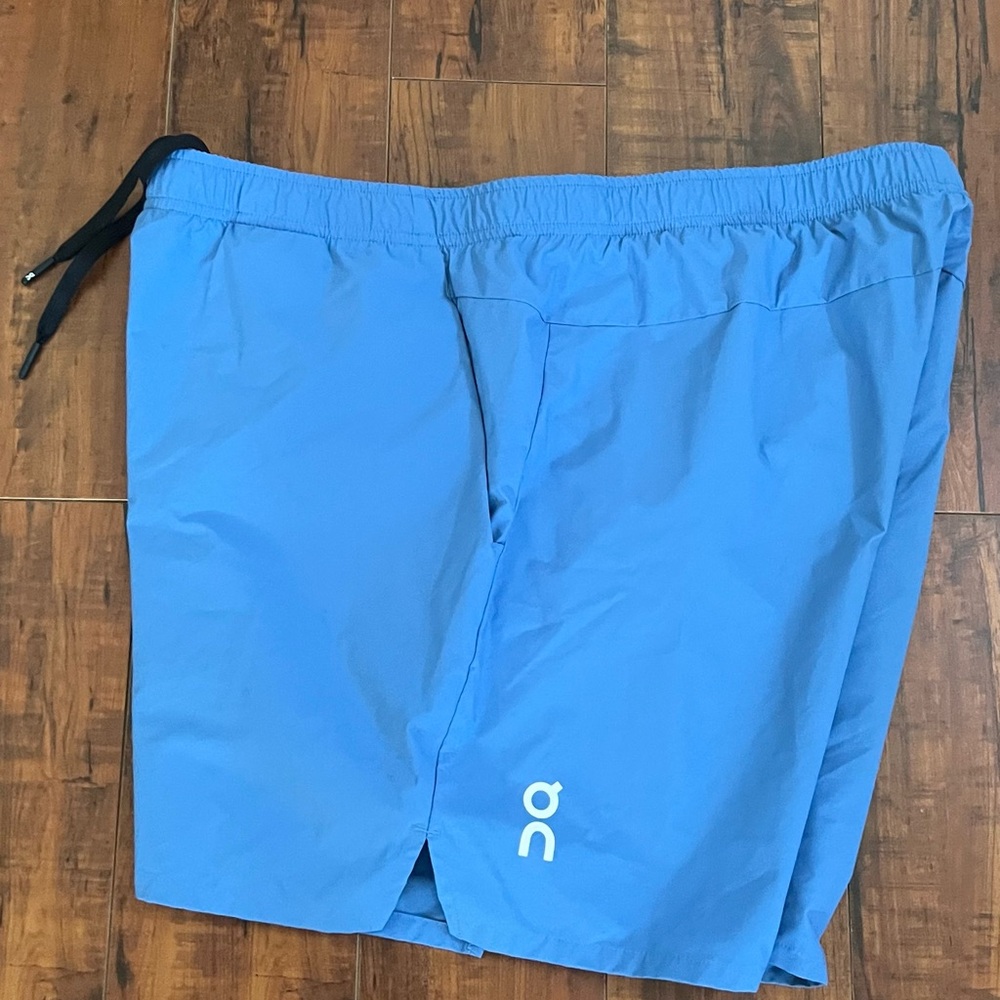 On Running ESSENTIAL SHORTS - Picture 4 of 11